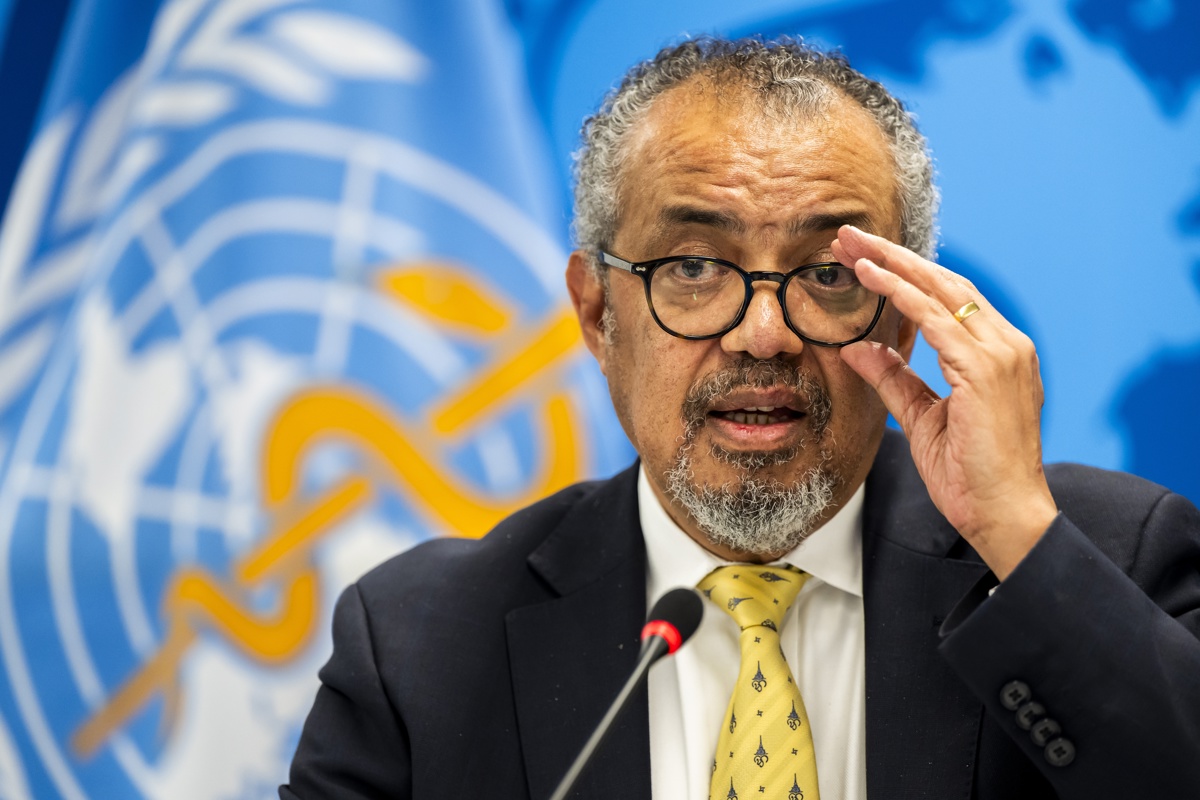 Tedros Adhanom Ghebreyesus, Director General de la Organización Mundial de la Salud (OMS), informa a los medios durante una conferencia de prensa organizada por la Asociación de Correspondientes de las Naciones Unidas de Ginebra (ACANU), en la sede de la Organización Mundial de la Salud (OMS) en Ginebra, Suiza, 11 de diciembre de 2025. (Foto de Martial Trezzini de la agencia EFE/EPA)