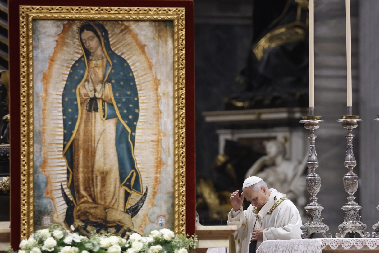 El Papa León XIV celebra una misa en memoria de la Virgen de Guadalupe en la Basílica de San Pedro, Vaticano, 12 de diciembre de 2025. (Foto de Fabio Frustaci de la agencia EFE/EPA)
