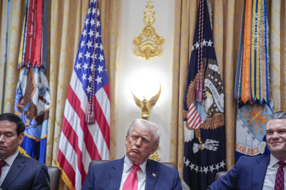 El presidente de Estados Unidos, Donald J. Trump (c), se reúne con su gabinete en la Sala del Gabinete de la Casa Blanca en Washington. (Foto de Yuri Gripas de la agencia EFE/EPA)