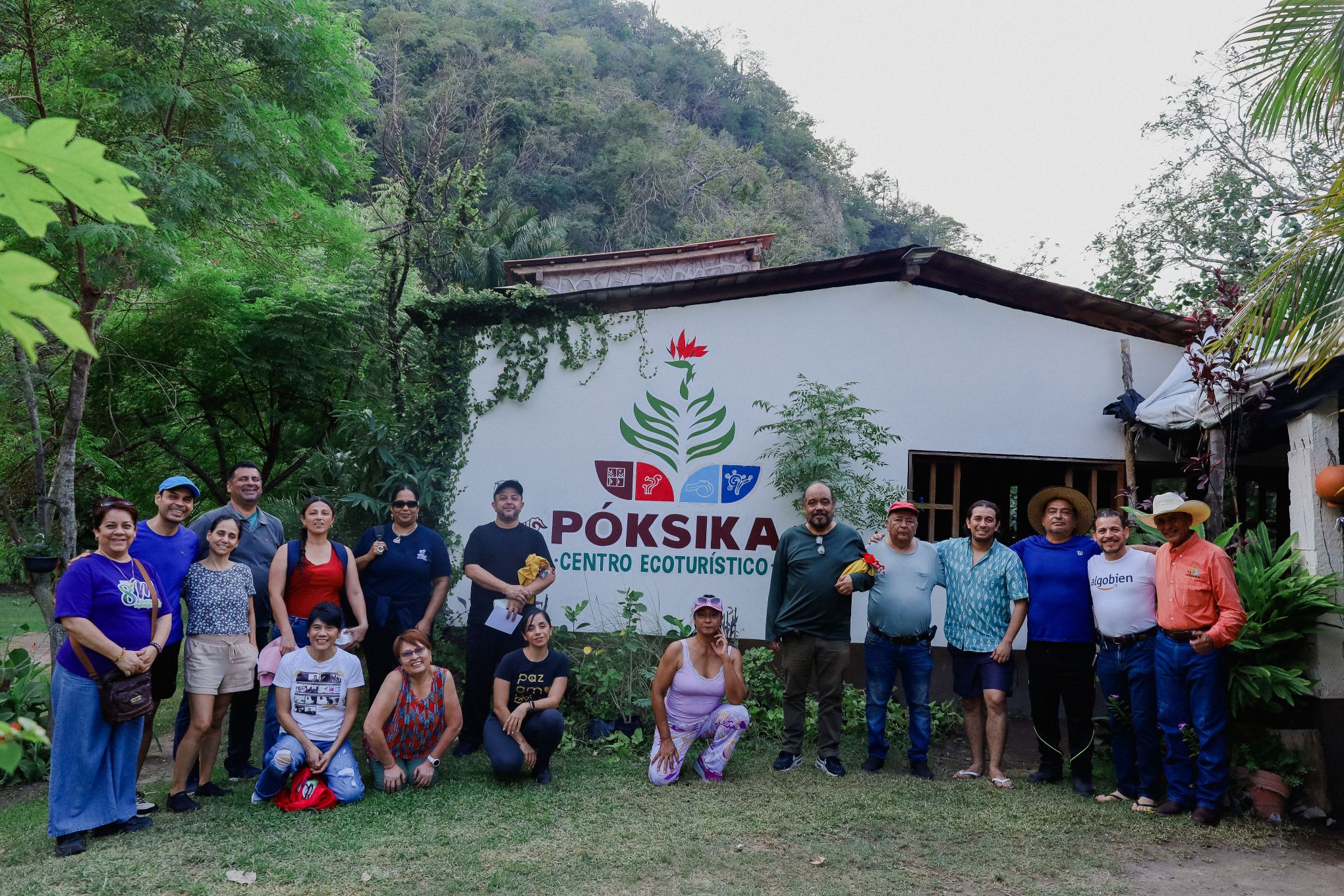 Directores de grupos, artistas y talleristas aprovecharon el espacio de “Póksika” para intercambiar ideas, conocerse unos a otros y fortalecer redes de colaboración. (Foto de la Dirección General de Prensa de la UdeC)