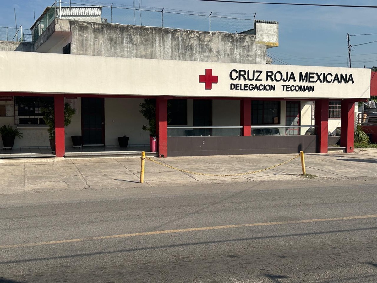 Fachada de las instalaciones de Cruz Roja, en Tecomán. (Foto de Yensuni López)