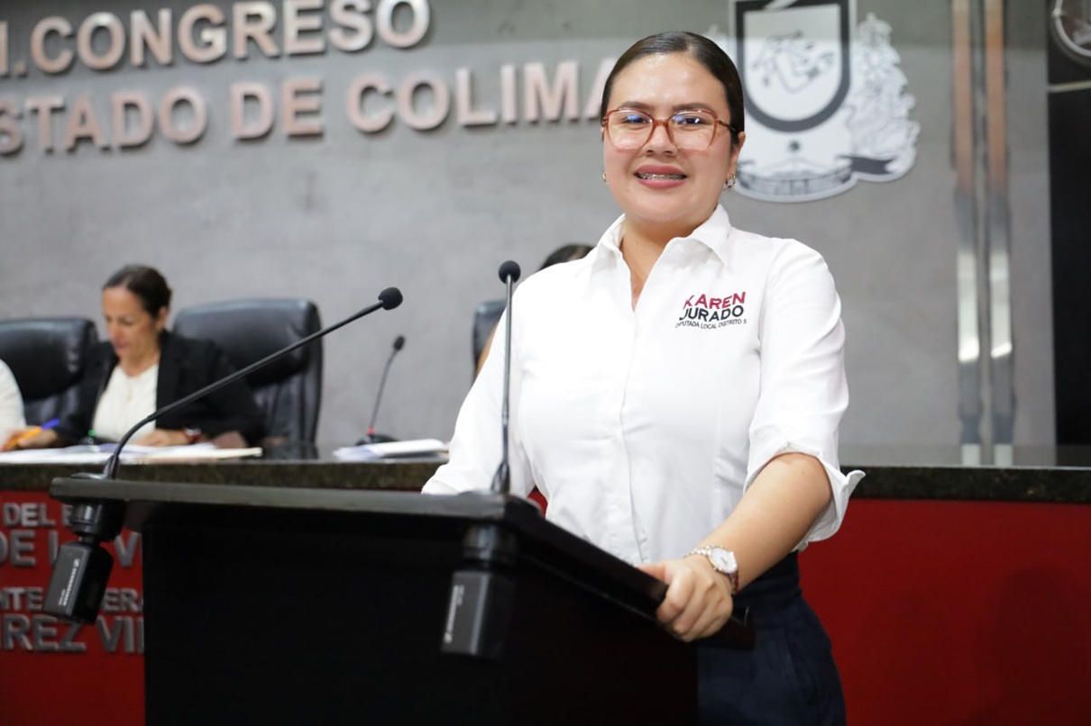 (Foto tomada de las redes sociales del Facebook del H Congreso del Estado de Colima, de la diputada Karen Jurado durante su intervención en tribuna)