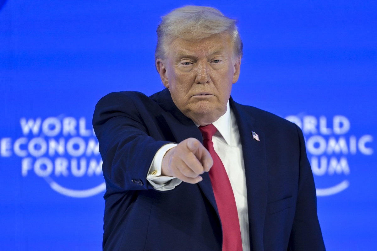 El presidente de EUA Donald Trump gesticula después de su discurso especial en la 56ª reunión anual del Foro Económico Mundial (WEF) en Davos, Suiza, 21 de enero de 2026. (Foto de Gian Ehrenzeller de la agencia EFE/EPA)
