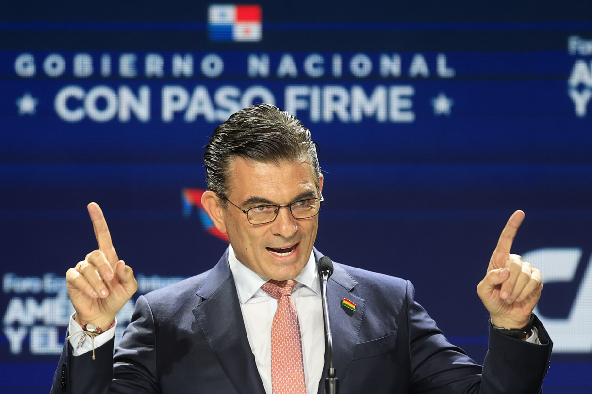 El presidente de Bolivia, Rodrigo Paz, habla durante el Foro Económico Internacional América Latina y el Caribe 2026 en Ciudad de Panamá (Panamá). (Foto de Bienvenido Velasco de la agencia EFE)