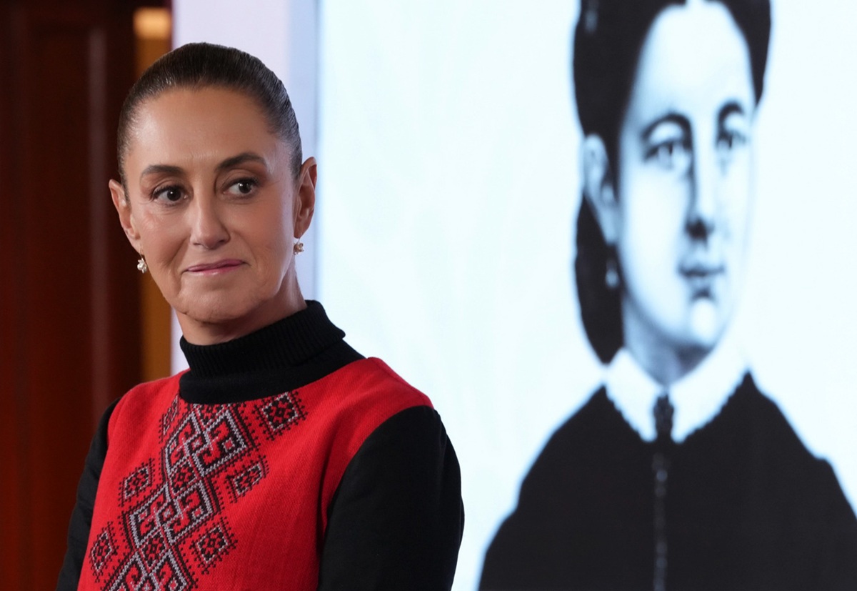Fotografía cedida por la Presidencia de México, donde se aprecia a la presidenta Claudia Sheinbaum durante una conferencia de prensa este jueves en el Palacio Nacional de la Ciudad de México (México). (Foto de Presidencia de México/EFE)