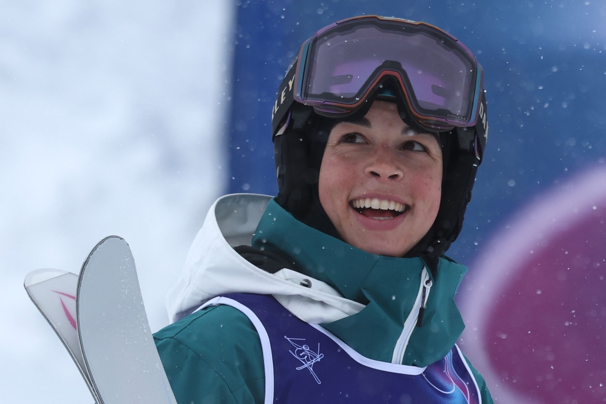 La australiana Jakara Anthony de Australia, ganadora de la medalla de oro en la Final de Esquí Libre de los Juegos Olímpicos de Invierno Milano Cortina 2026, en Livigno, Italia. (Foto de Alex Plavevski de la agencia EFE/EPA)