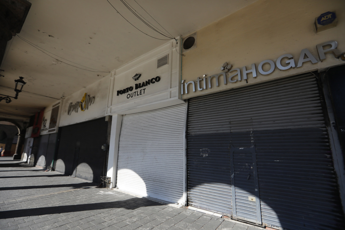 Locales comerciales cerrados en Guadalajara (México). (Fotografía de archivo de Francisco Guasco de la agencia EFE)