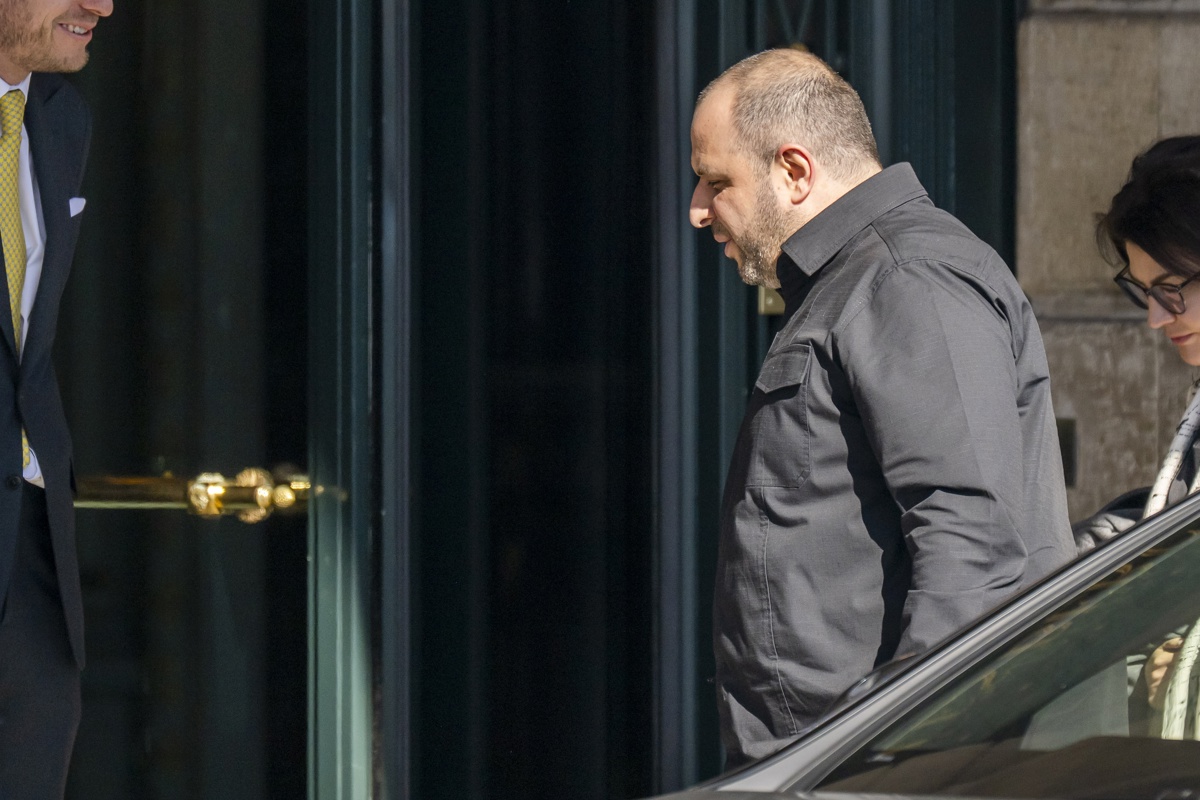 Rustem Umerov, secretario del Consejo Nacional de Defensa y Seguridad (NSDC) de Ucrania, llega al Hotel Bergues en Ginebra, Suiza, el 26 de febrero de 2026. (Foto de Martial Trezzini de la agencia EFE/EPA)