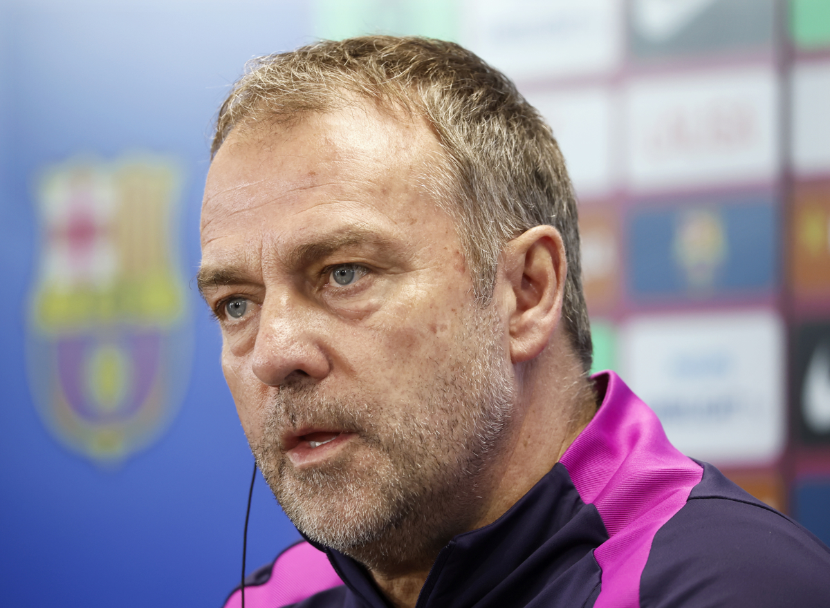 El entrenador del FC Barcelona, Hansi Flick durante la rueda de prensa posterior al entrenamiento del equipo en la Ciudad Deportiva de Sant Joan Despi. (Foto de Andreu Dalmau de la agencia EFE)