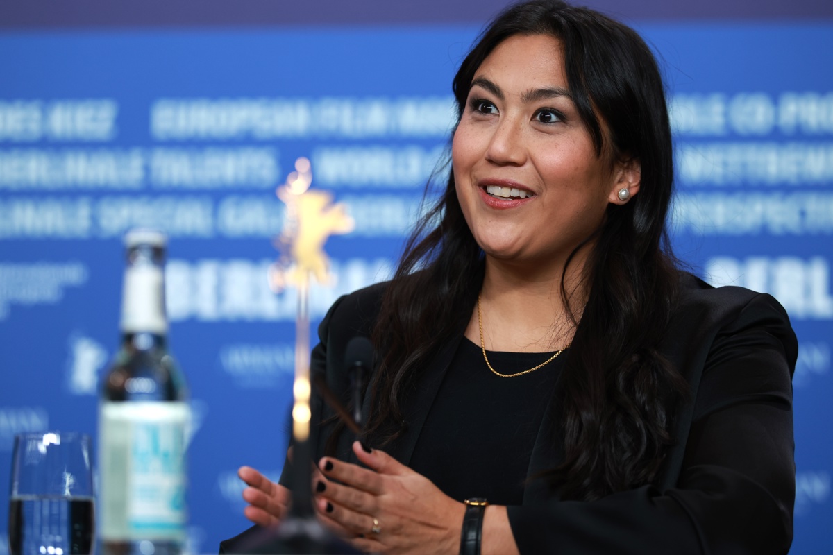 La directora y productora estadounidense Beth de Araujo habla durante una conferencia de prensa para “Josephine” en el 76º Festival Internacional de Cine de Berlín, en Berlín, Alemania, el 20 de febrero de 2026. (Foto de Clemens Bilan de la agencia EFE/EPA)