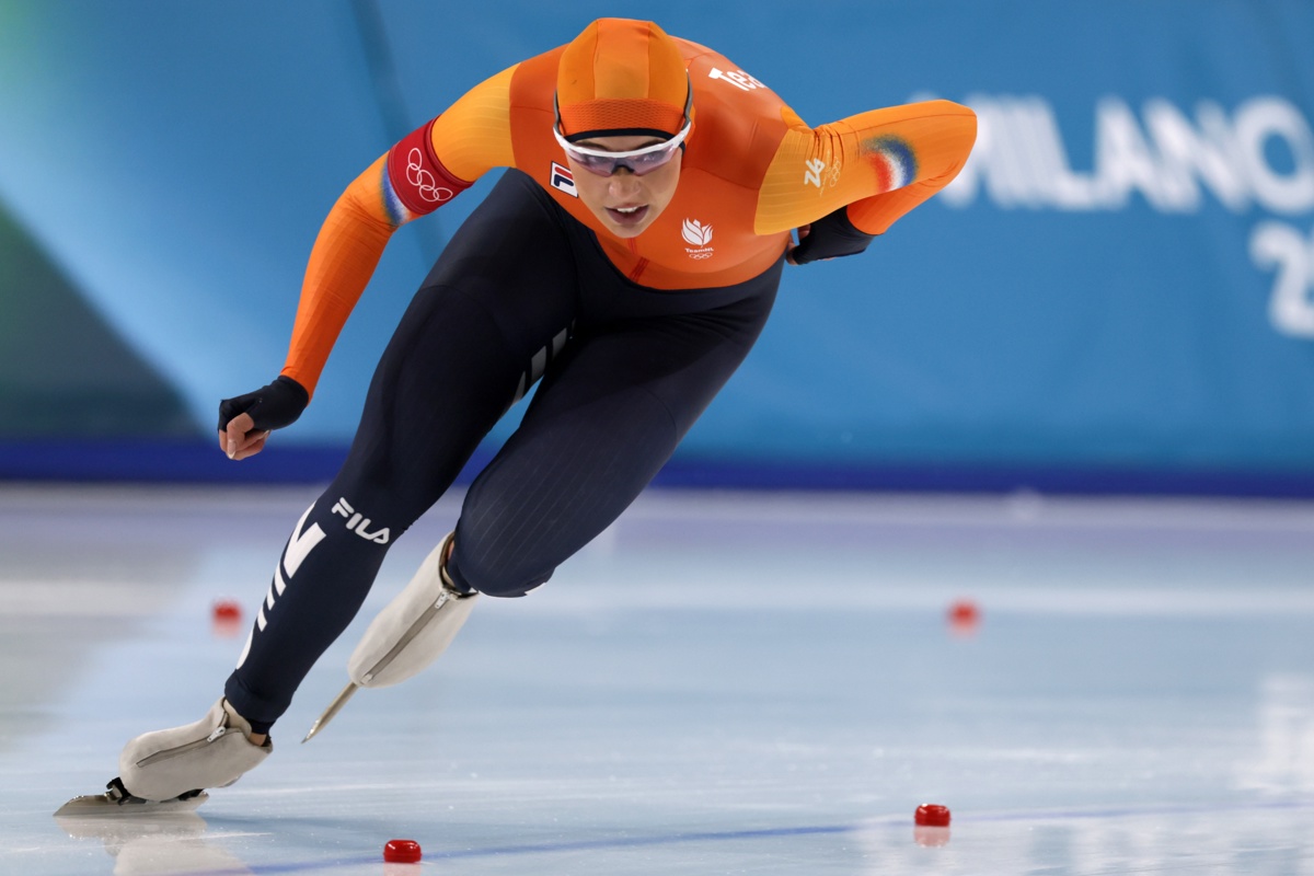 La neerlandesa Jutta Leerdam en los mil metros de patinaje de velocidad en Milán Cortina 2026. (Foto de Teresa Suárez de la agencia EFE/EPA)