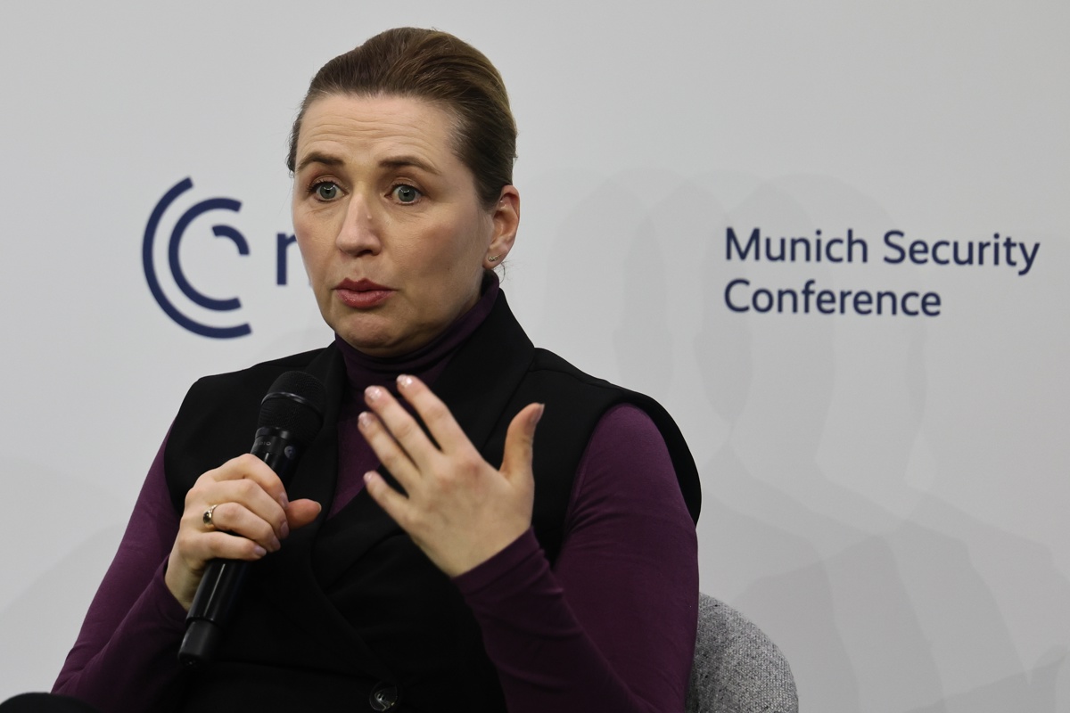La primera ministra danesa, Mette Frederiksen, habla en un panel de discusión durante la 62ª Conferencia de Seguridad de Múnich (MSC) en el hotel “Bayerischer Hof”, en Múnich, Alemania, 14 de febrero de 2026. (Foto de Ronald Wittek de la agencia EFE/EPA)