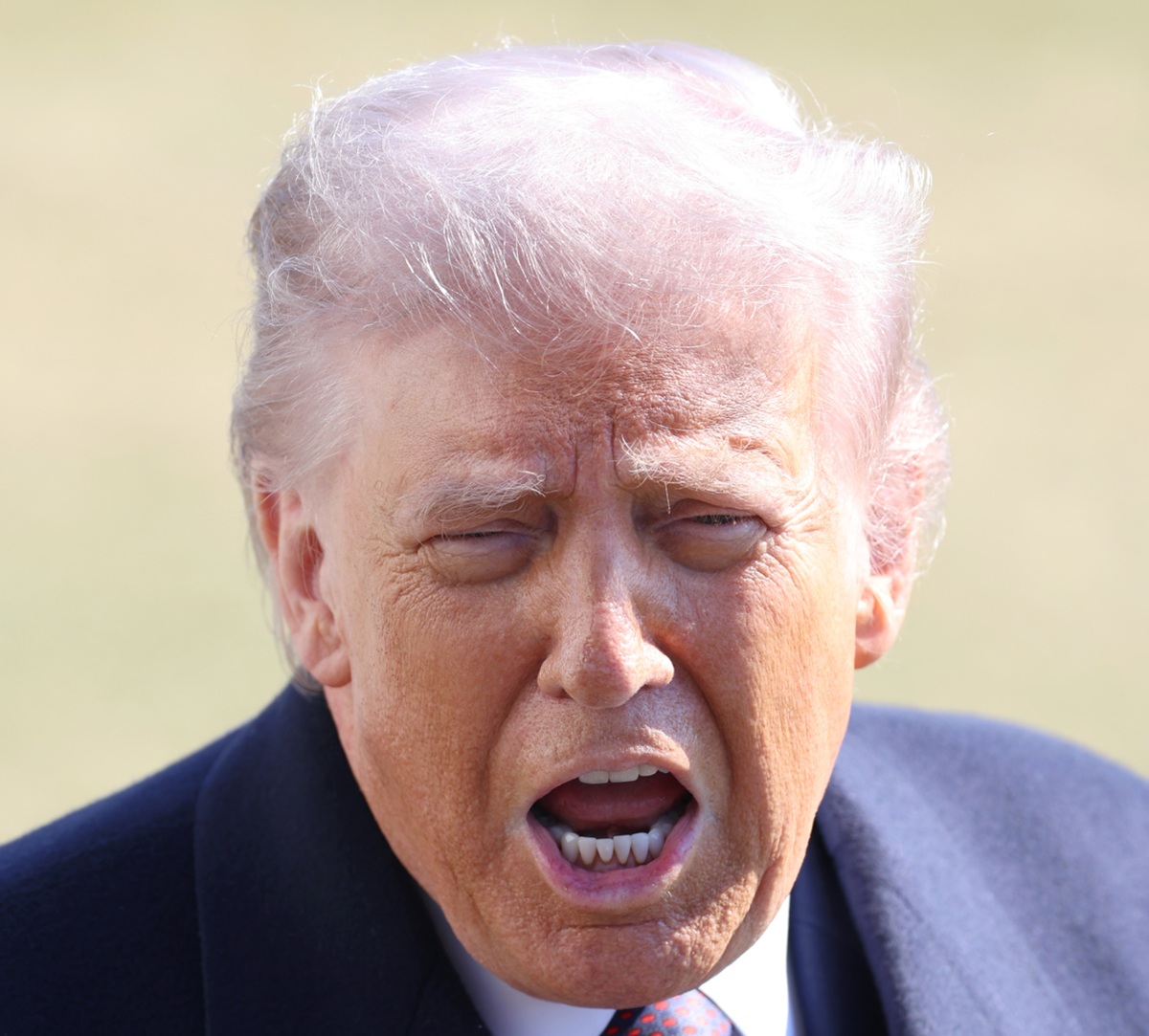 El presidente de Estados Unidos, Donald Trump, habla este viernes en la Casa Blanca, en Washington (EUA). (Foto de Octavio Guzmán de la agencia EFE)