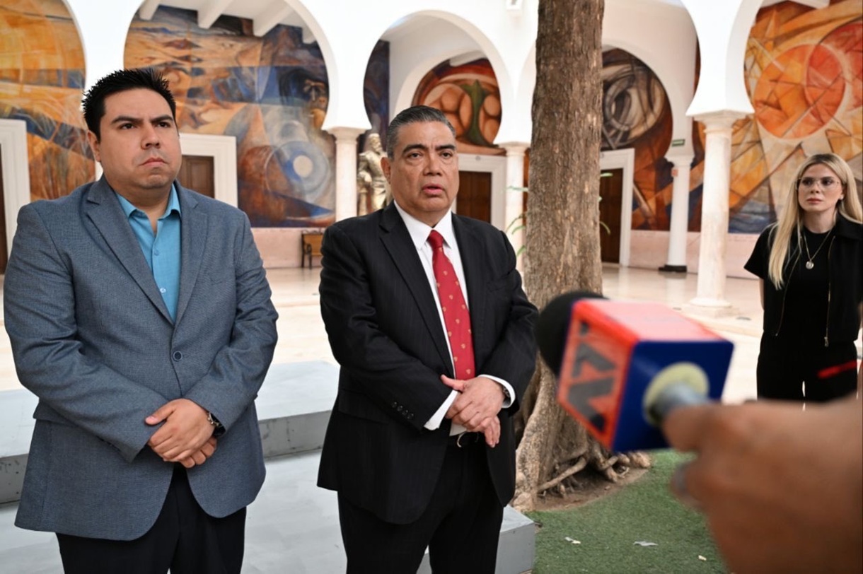 (Fotografía tomada de las redes sociales de la Fiscalía de Sonora, Gustavo Salas Chávez, en un encuentro con medios de comunicación)
