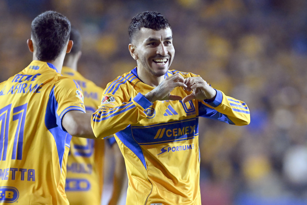 Ángel Correa de Tigres celebra un gol en el estadio Universitario de la UANL, en San Nicolás de Los Garza (México). (Foto de Miguel Sierra de la agencia EFE)