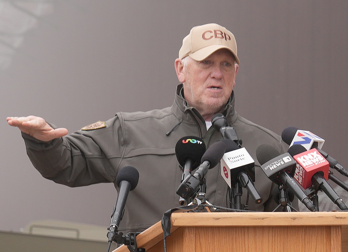 El encargado de la política fronteriza de la Casa Blanca, Tom Homan, hablando en una rueda de prensa en San Diego (EUA). (Foto de archivo del 13 de diciembre de 2025 de Manuel Ocaño de la agencia EFE)