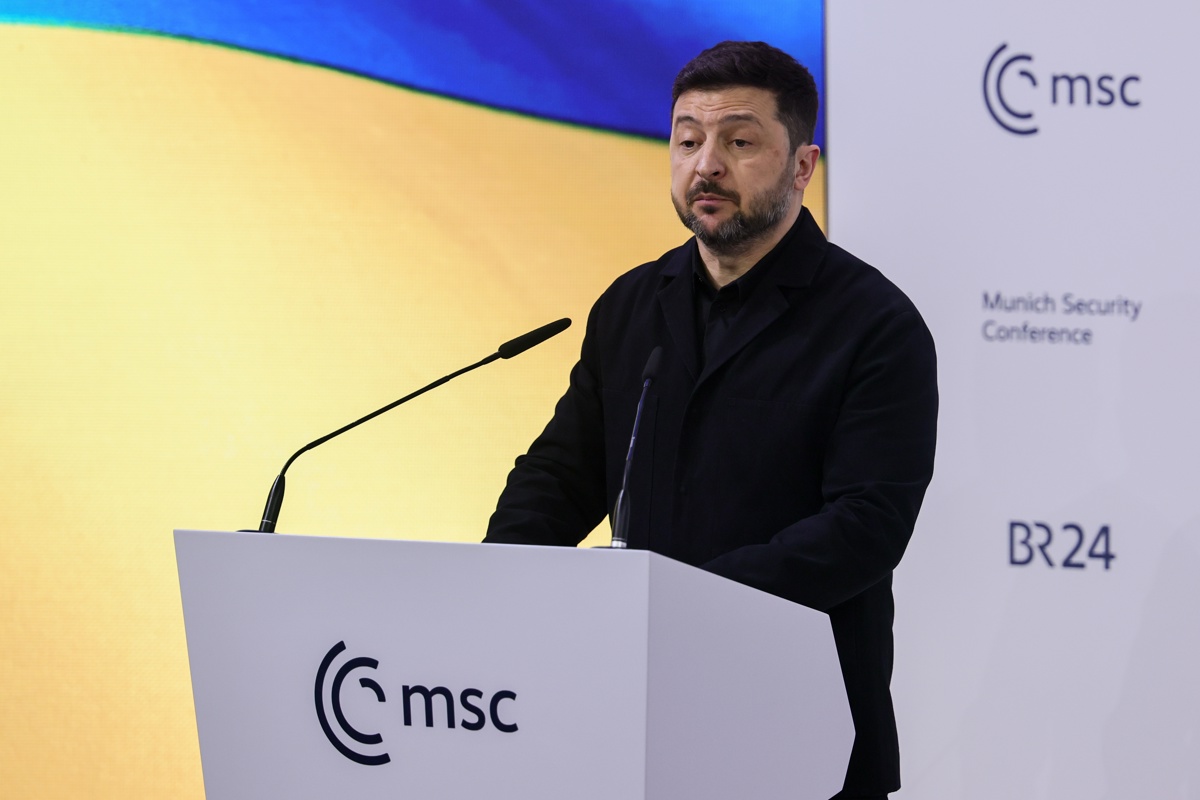 El presidente de Ucrania, Volodímir Zelenski, habla durante la 62ª Conferencia de Seguridad de Múnich (CSM) en el hotel “Bayerischer Hof”, en Múnich, Alemania, el 14 de febrero de 2026. (Foto de Ronald Wittek de la agencia EFE/EPA)