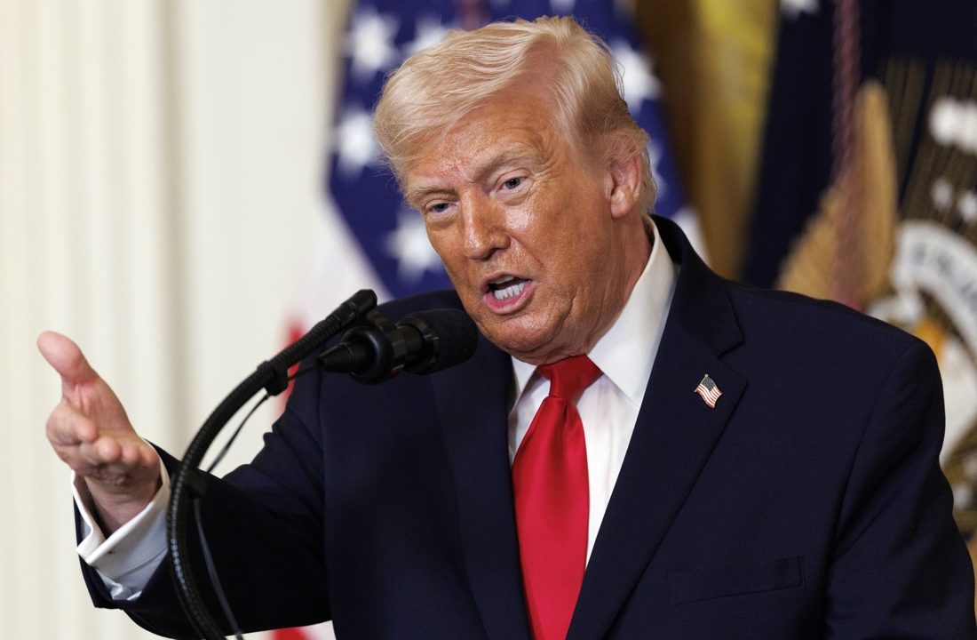 Anuncia Trump un “poderoso” bombardeo contra una isla petrolera clave de Irán