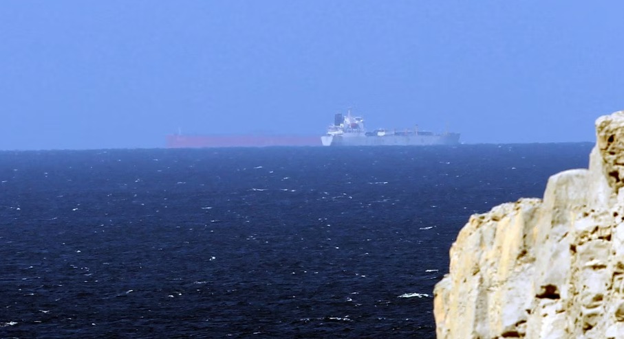 Abandona un petrolero el estrecho de Ormuz tras maniobra de amenaza de las fuerzas iraníes