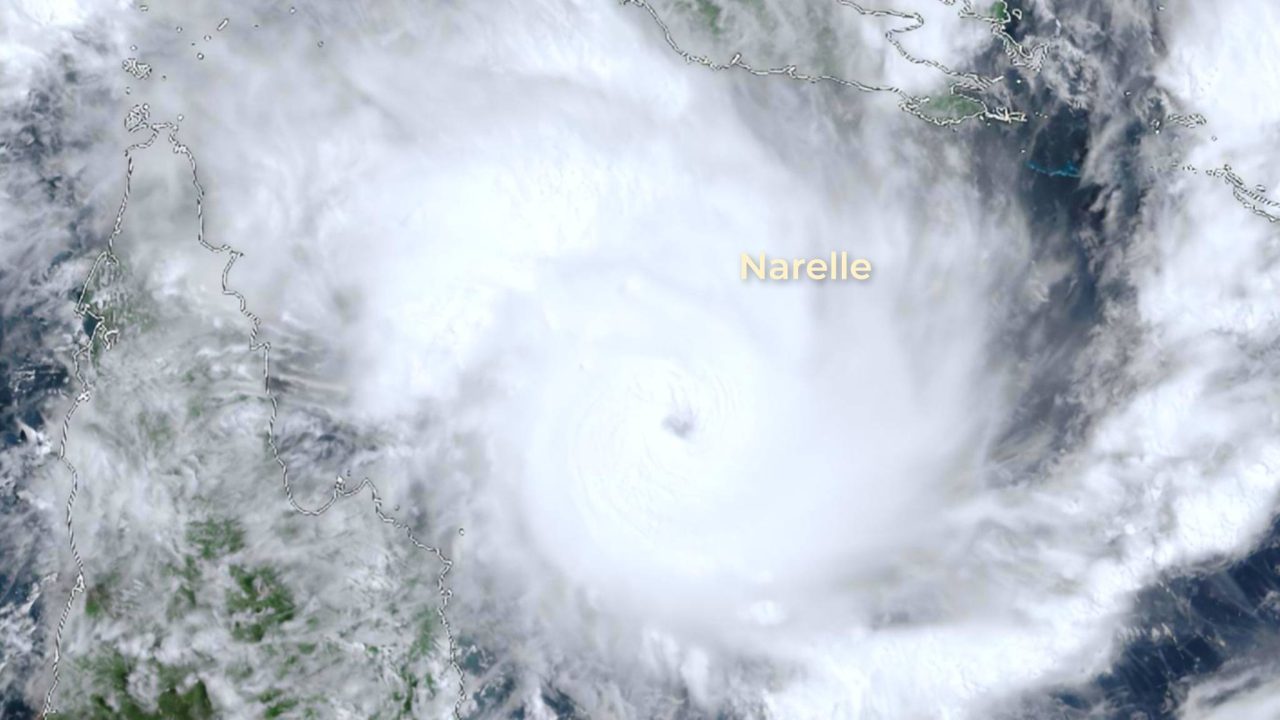 “Narelle” toca tierra en el noreste de Australia con vientos de 220 km/h