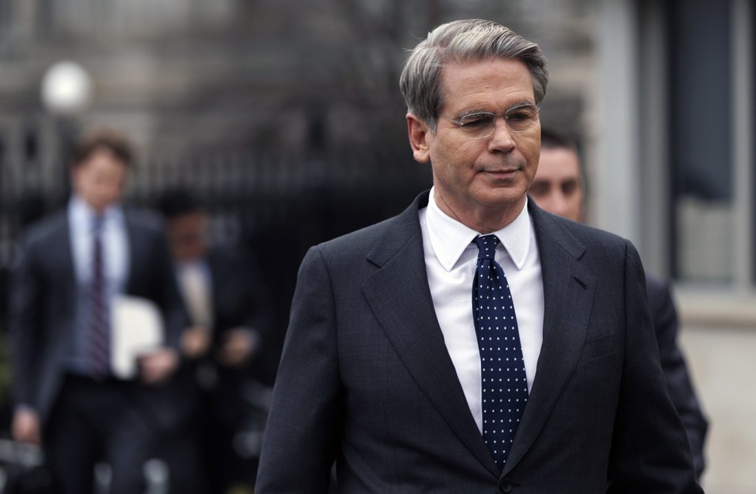 Autoriza EUA temporalmente la venta de petróleo iraní varado en el mar