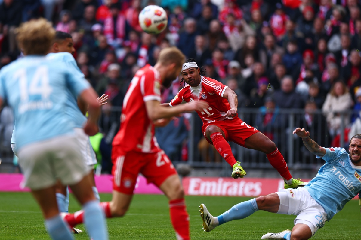El jugador del Bayern Serge Gnabryen el partido de la Bundesliga que han jugado el líder contra el FC Unión Berlín, en Múnich, Alemania. (Foto de Anna Szilagyi de la agencia EFE/EPA)