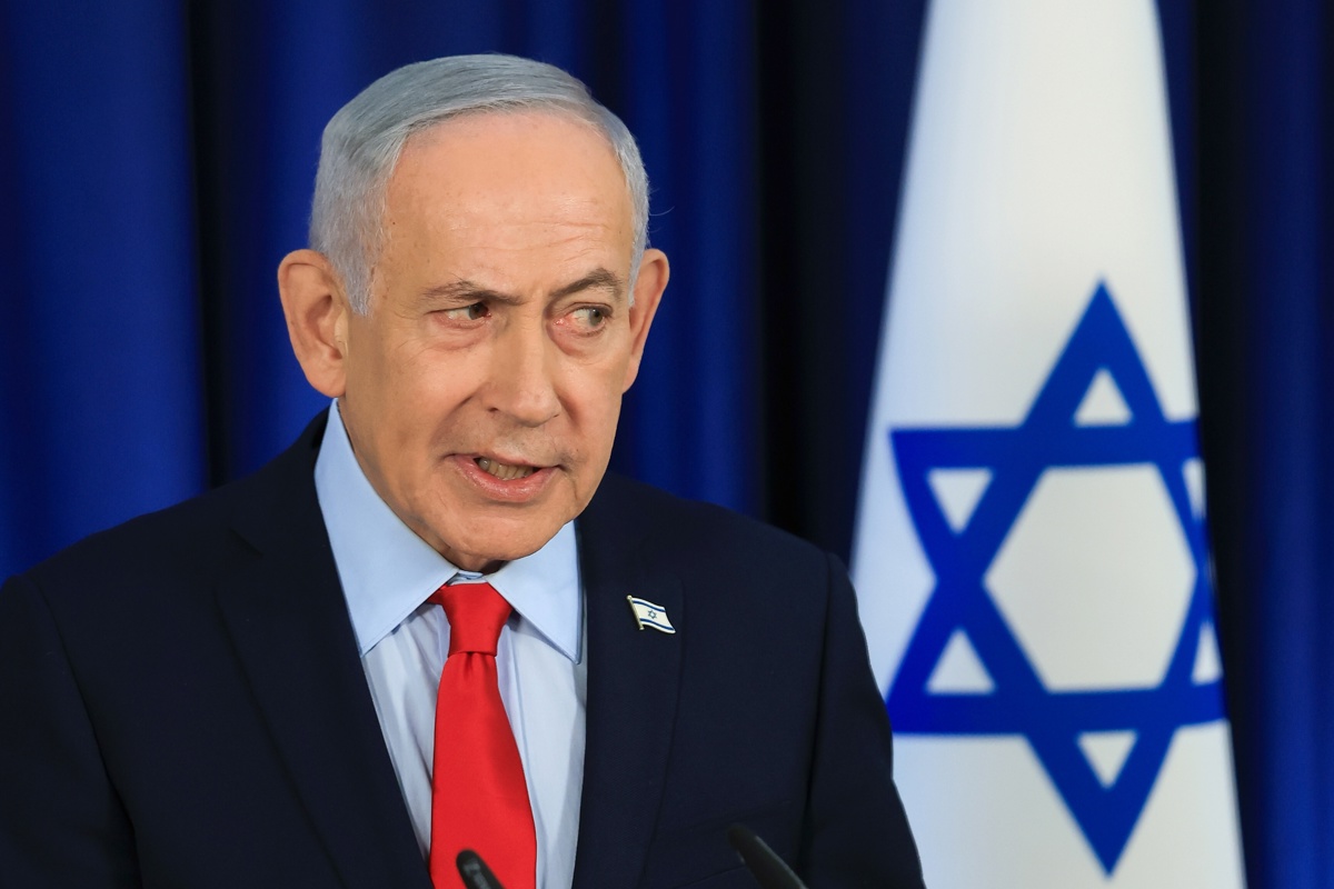 El primer ministro israelí, Benjamín Netanyahu, insistió este jueves en una comparecencia con la prensa extranjera en su oficina en Jerusalén que él “no arrastró” al presidente de Estados Unidos, Donald Trump, a la guerra con Irán y aseveró: “¿Alguien se cree que le puedo decir a Trump qué hacer?”. (Foto de Ronen Zvulun de la agencia EFE/EPA)