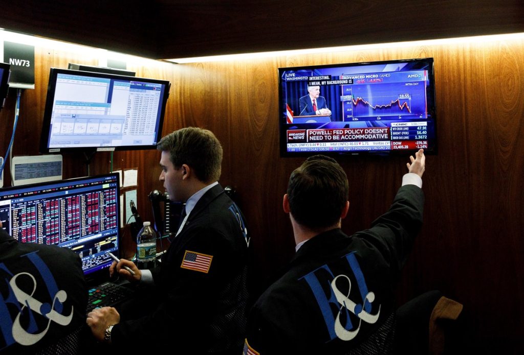 Corredores de bolsa. (Fotografía de archivo de Justin Lane de la agencia EFE)