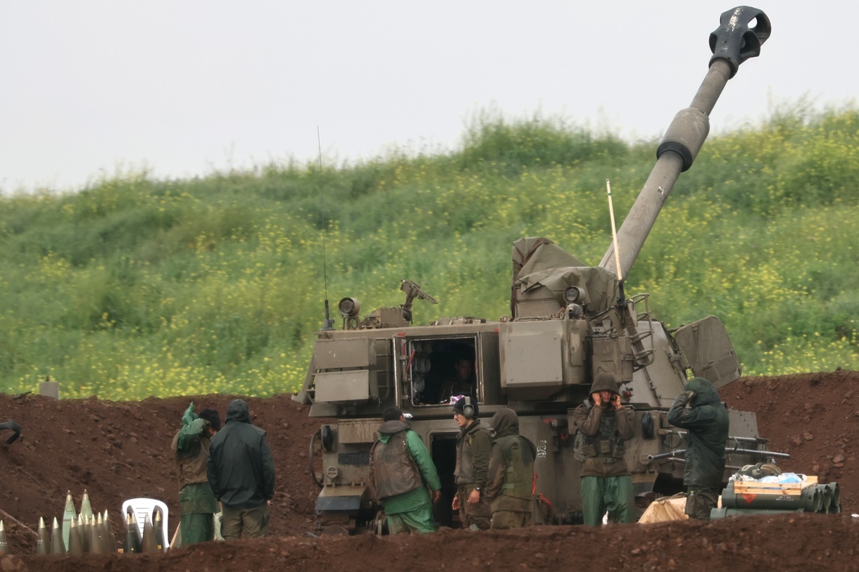 Soldados israelíes en la frontera entre Líbano e Israel. (Foto de Atef Safadi de la agencia EFE/EPA)