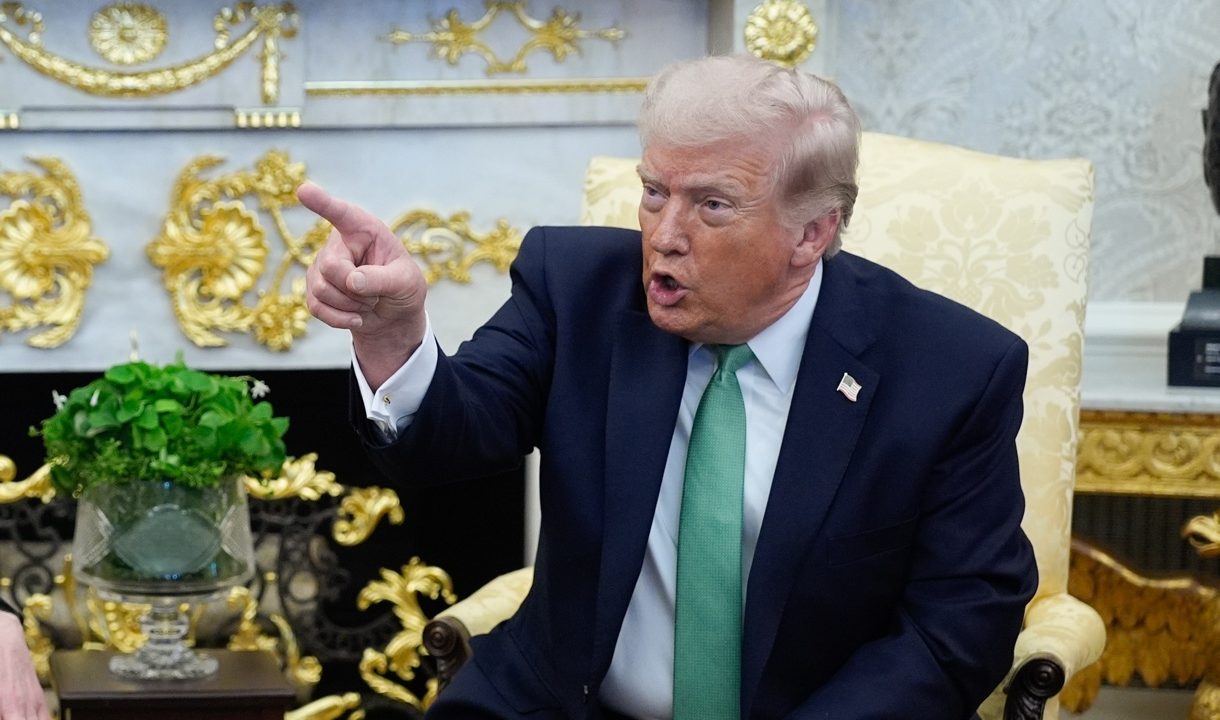 Llama Trump “débil” al funcionario que ha dimitido en rechazo por la guerra de Irán
