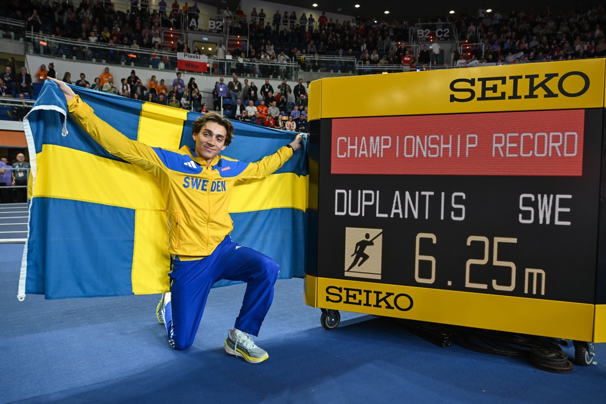 El sueco Armand Duplantis en la ciudad polaca de Torun. (Foto de Adam Warzawa de la agencia EFE/EPA)