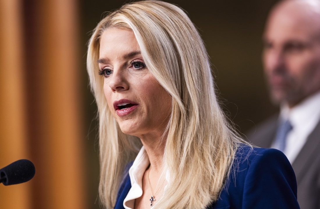 Cita Congreso a la Fiscal General, Pam Bondi, por el caso Epstein