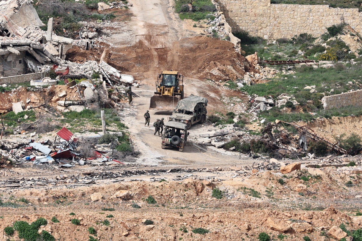 El Ejército israelí declaró que lleva a cabo ataques en todo Líbano dirigidos contra infraestructuras y personal de Hizbulá. (Foto de Atef Safadi de la agencia EFE/EPA)