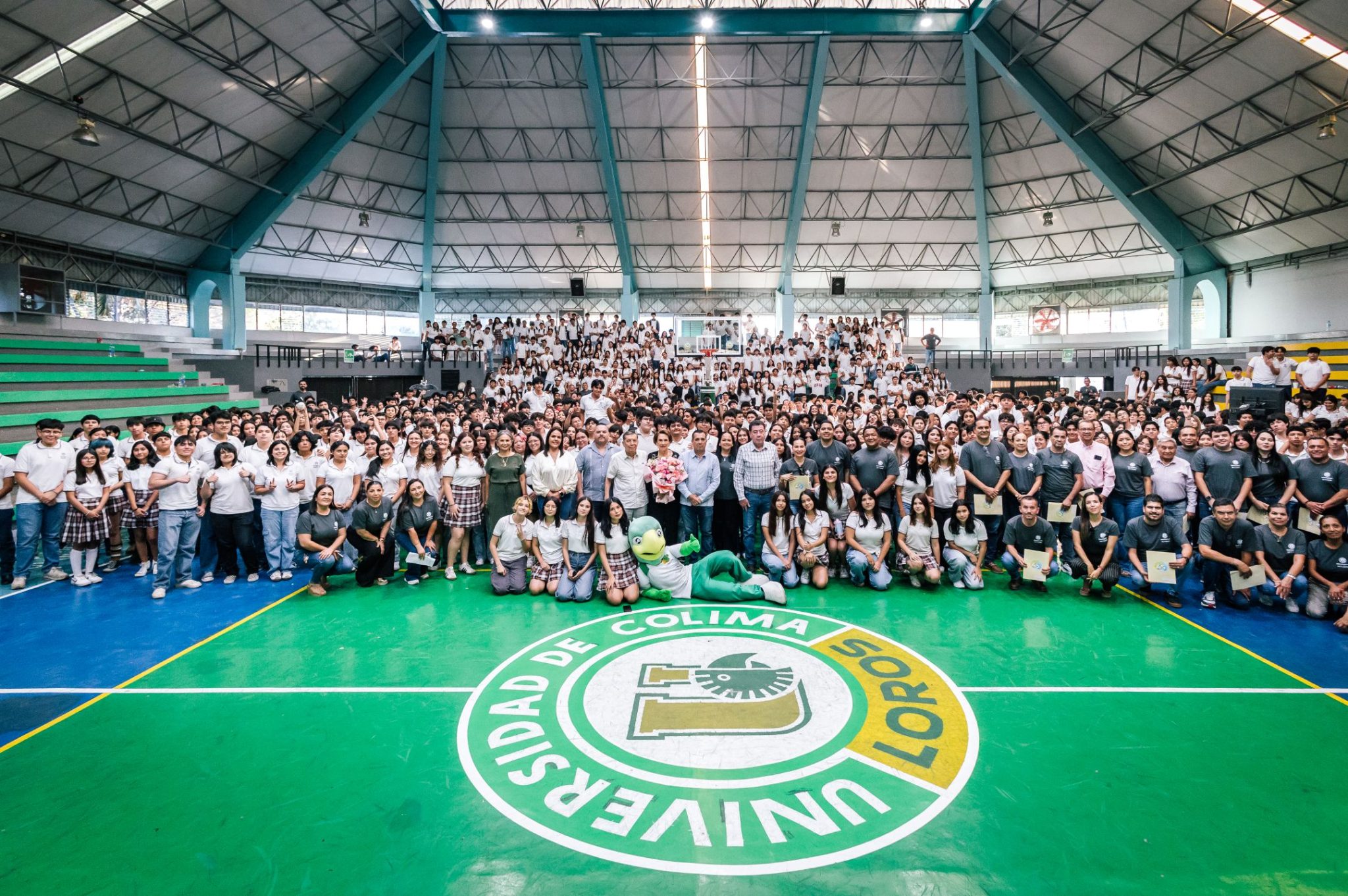 El evento en homenaje a la maestra Ramona Carbajal se realizó en el Polideportivo del Campus Villa de Álvarez. (Foto de la Dirección General de Prensa de la UdeC)