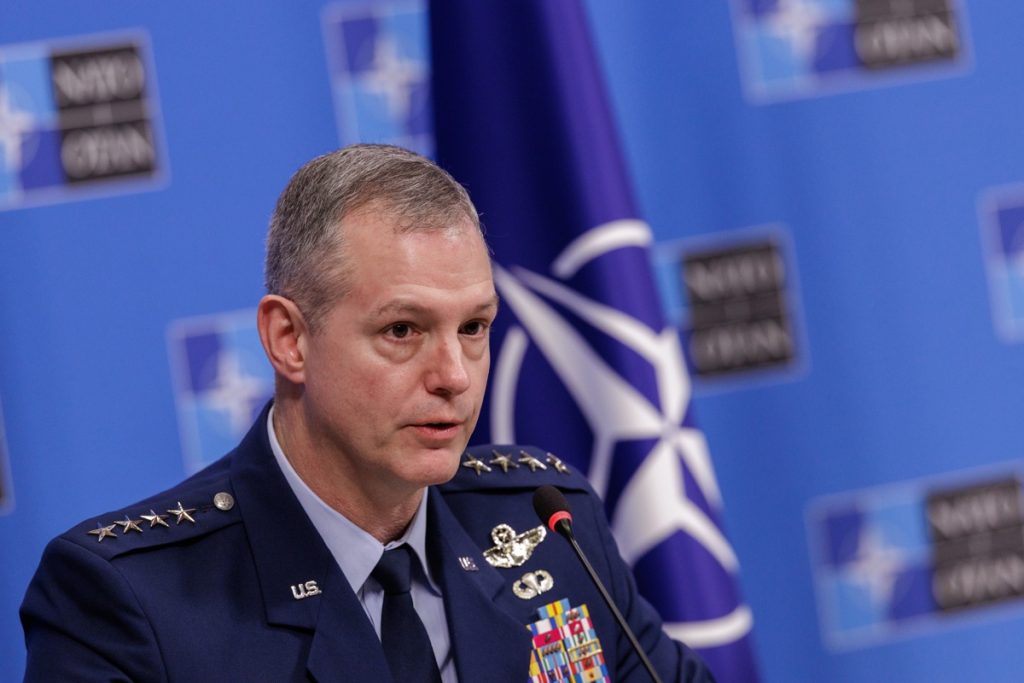 El comandante supremo aliado en Europa, general Alexus Grynkewich, durante una rueda de prensa en Bruselas, Bélgica. (Foto de Olivier Matthys de la agencia EFE/EPA)