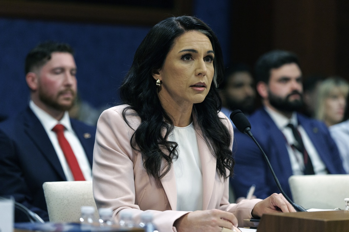 Tulsi Gabbard, directora de Inteligencia Nacional de EUA, durante la presentación del Informe Anual de Evaluación de Amenazas Globales 2026 en la Comisión Selecta de Inteligencia de la Cámara en el Capitolio de Estados Unidos, Washington, DC, 19 de marzo de 2026. (Foto de Will Oliver de la agencia EFE)