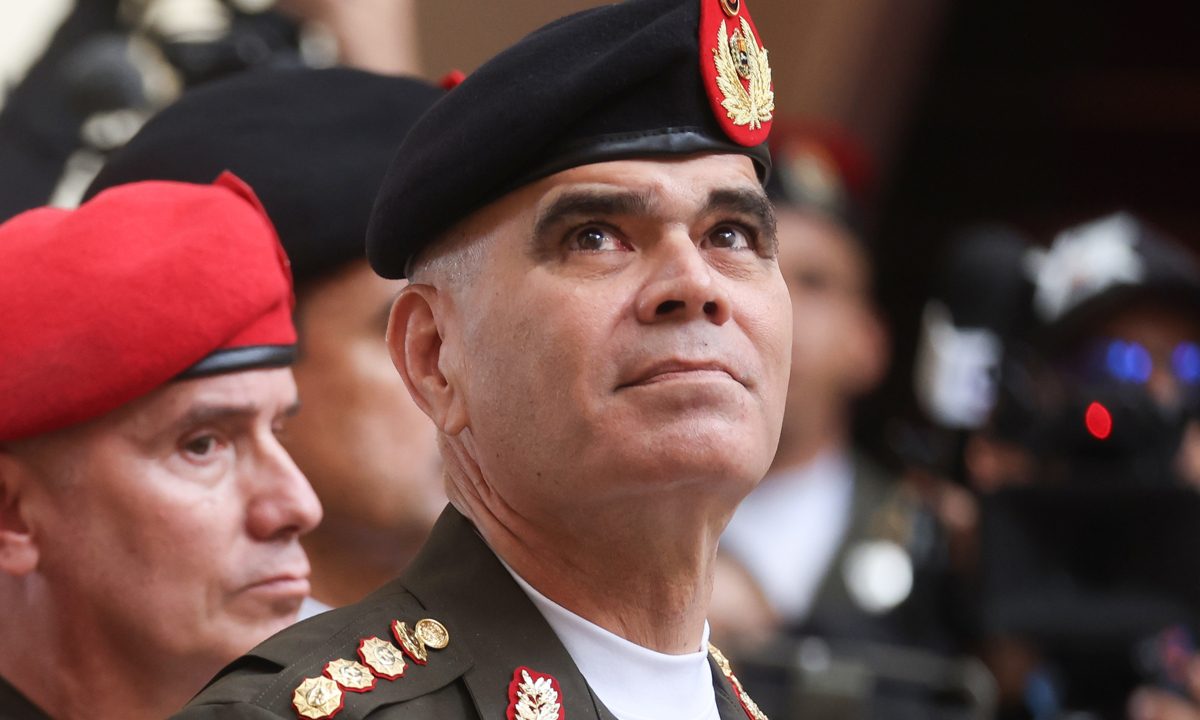 Destituye Delcy Rodríguez a Padrino López tras más de una década como ministro de Defensa