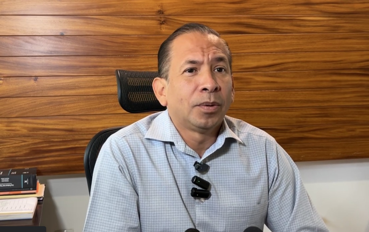 El dirigente del Sindicato Único de Trabajadores de la Universidad de Colima (Sutuc), Luis Zamorano. (Captura de video)