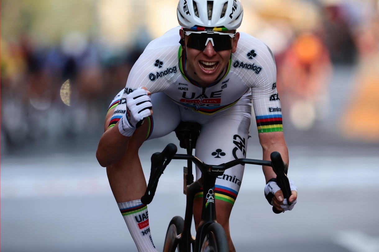 El ciclista esloveno Tadej Pogacar, del equipo UAE Team Emirates - XRG. (Foto de Roberto Bettini de la agencia EFE/EPA)