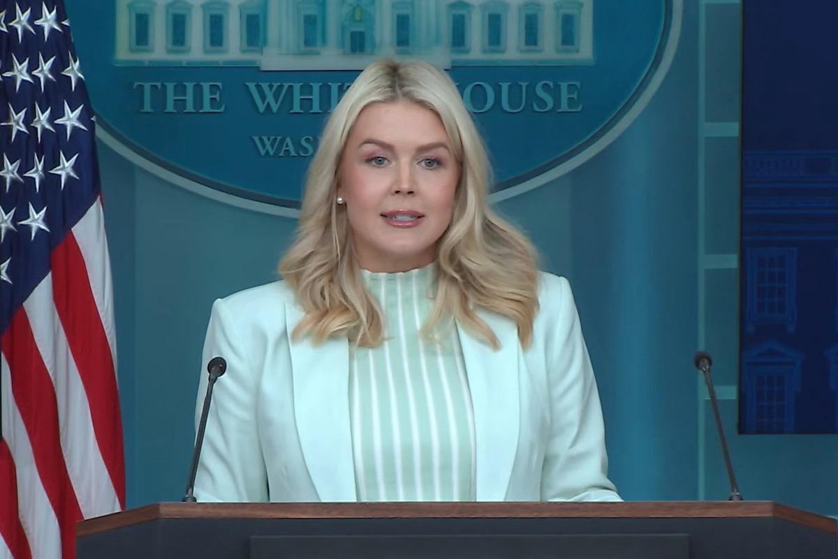 Captura de video de una transmisión de La Casa Blanca de su secretaria de prensa Karoline Leavitt durante una declaración este miércoles, en Washington (EUA).