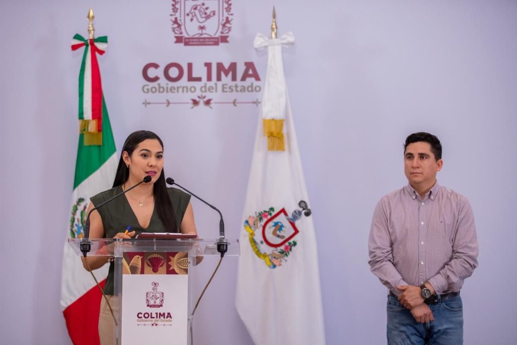 La gobernadora Indira Vizcapino y el titular de la Ciapacov, Vladimir Parra. (Foto del Gobierno del estado)