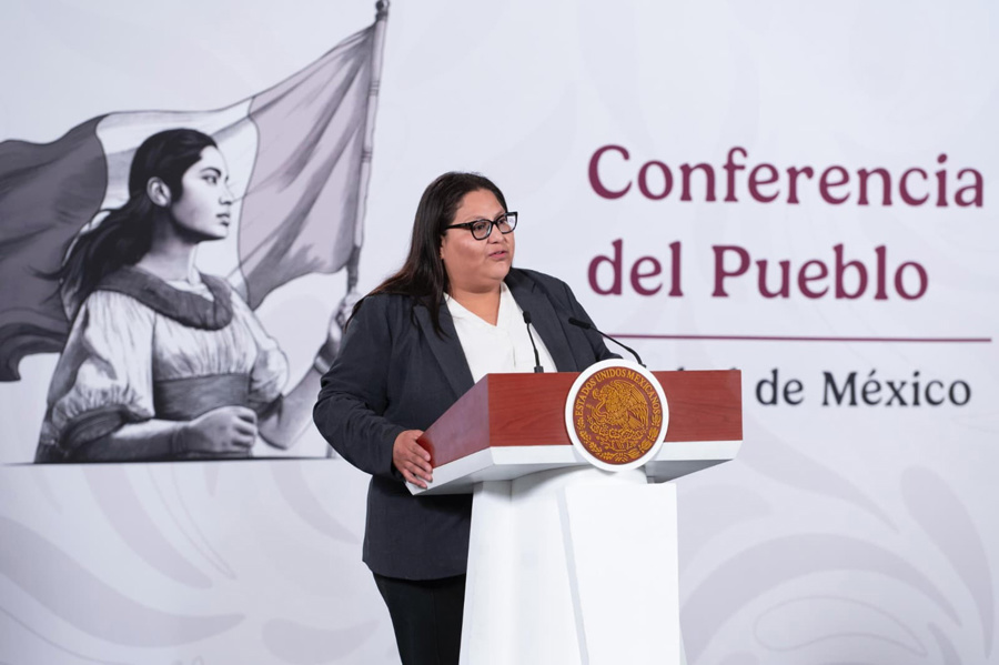 Fotografía cedida por la Presidencia de México, de la secretaria de las Mujeres, Citlalli Hernández durante una conferencia de prensa en Palacio Nacional de la Ciudad de México. (Foto de EFE)