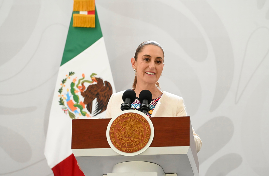 Fotografía cedida a EFE por la Presidencia de México, de la mandataria mexicana, Claudia Sheinbaum, durante una rueda de prensa en la ciudad de Culiacán en Sinaloa.
